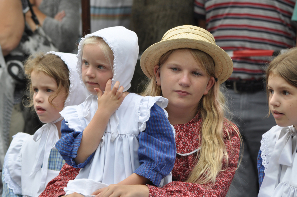 Vier Drentse meisjes